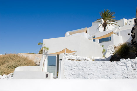 A Holiday House in Santorini Island by Alexandros Kapsimalis and Marianna Kapsimalis