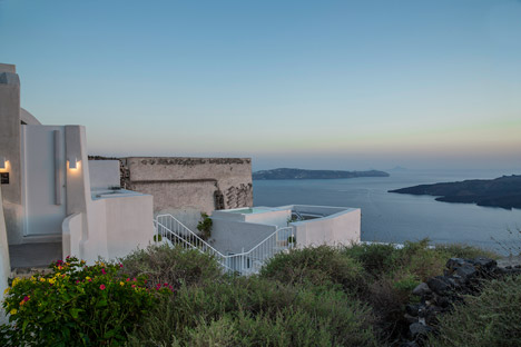 A Holiday House in Santorini Island by Alexandros Kapsimalis and Marianna Kapsimalis