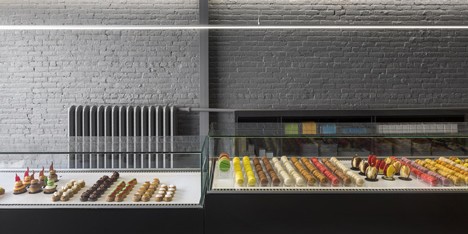 À La Folie patisserie contrasts colourful treats with a black and grey interior