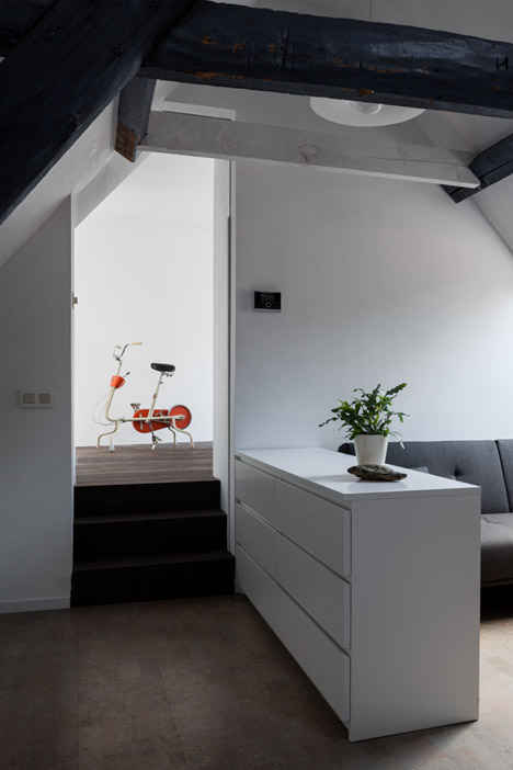 A-copper-annex-to-a-fermette-by-Vens-Vanbelle-architecture_dezeen