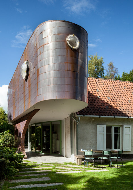 A-copper-annex-to-a-fermette-by-Vens-Vanbelle-architecture_dezeen