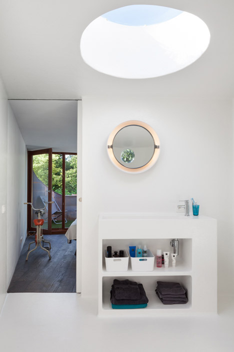 A-copper-annex-to-a-fermette-by-Vens-Vanbelle-architecture_dezeen