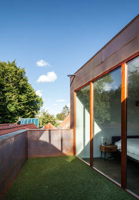 A-copper-annex-to-a-fermette-by-Vens-Vanbelle-architecture_dezeen