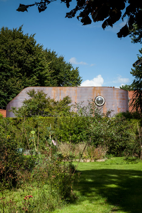 A-copper-annex-to-a-fermette-by-Vens-Vanbelle-architecture_dezeen