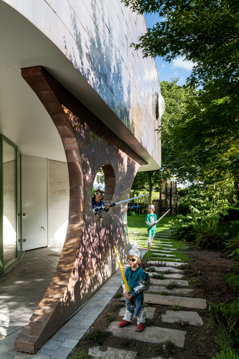 A-copper-annex-to-a-fermette-by-Vens-Vanbelle-architecture_dezeen