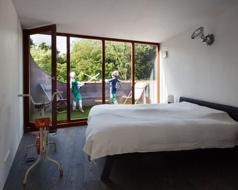 A-copper-annex-to-a-fermette-by-Vens-Vanbelle-architecture_dezeen