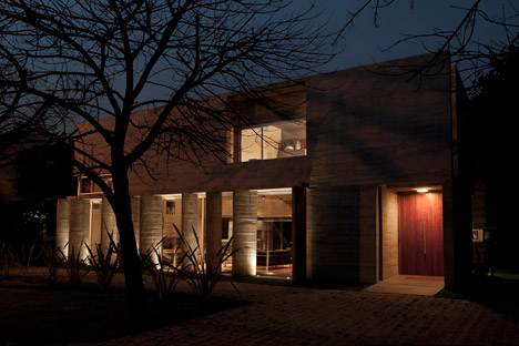 Casa Torcuato by Estudio Besonias Almeida