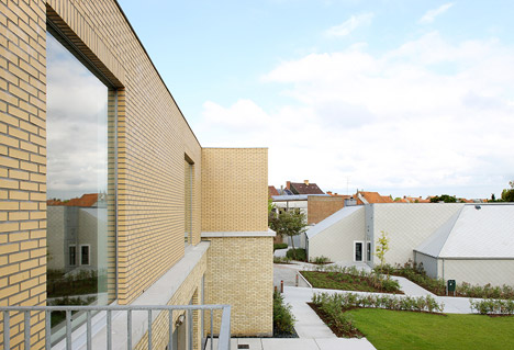 Cultural Center de Neerbeek by Urbain Architectencollectief