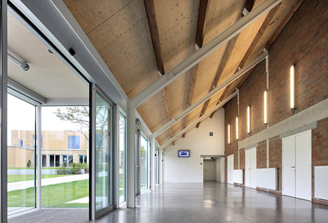 Cultural Center de Neerbeek by Urbain Architectencollectief