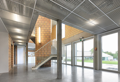 Cultural Center de Neerbeek by Urbain Architectencollectief
