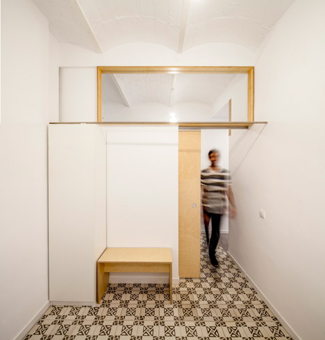 Eixample apartment renovation in Barcelona by Adrian Elizalde