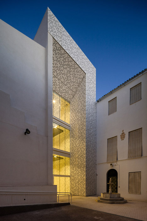 Fine Arts Museum by Estudio Arquitectura Hago