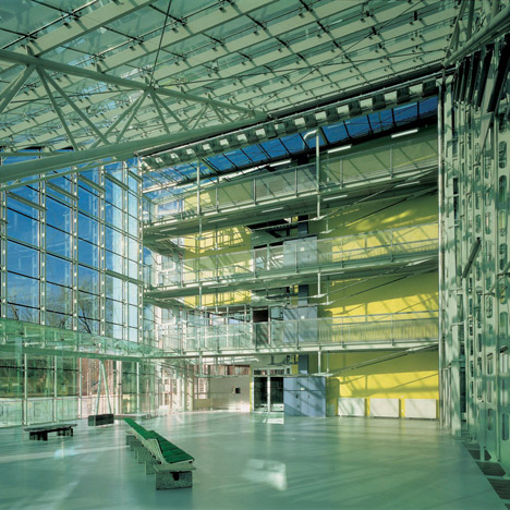 Hadid, Holl and Gehry join fight to save "masterpiece" school by Helmut Richter