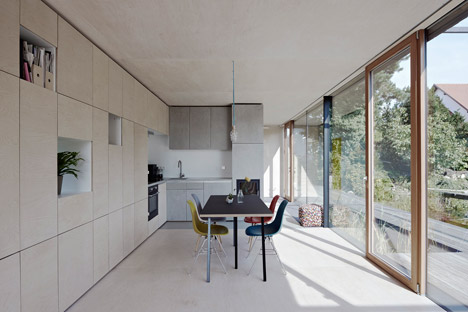 House at the pond by Hammerschmid Pachl Seebacher Architekten