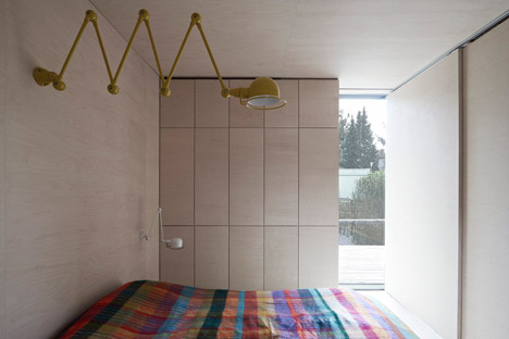 House at the pond by Hammerschmid Pachl Seebacher Architekten