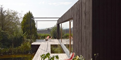 House at the pond by Hammerschmid Pachl Seebacher Architekten
