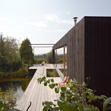 House at the pond by Hammerschmid Pachl Seebacher Architekten