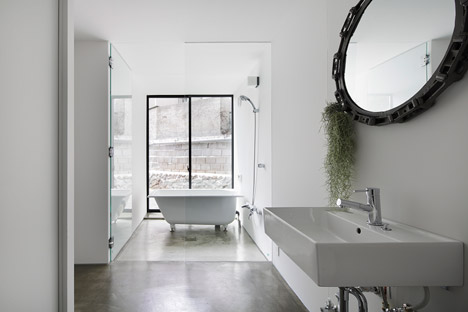 House in Miyake by Yoshio Ohno Architects