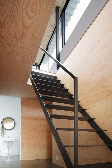 House in Miyake by Yoshio Ohno Architects