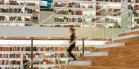 São Paulo bookstore walls are “clad with books” from floor to ceiling