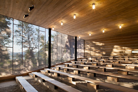 Mont-Tremblant Discovery Centre by Smith Vigeant