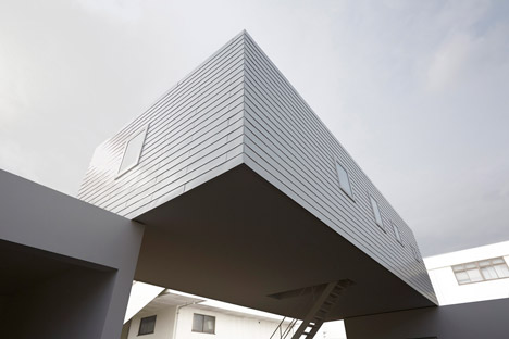 Nagasawa Dental Clinic by Kunihiko Matsuba