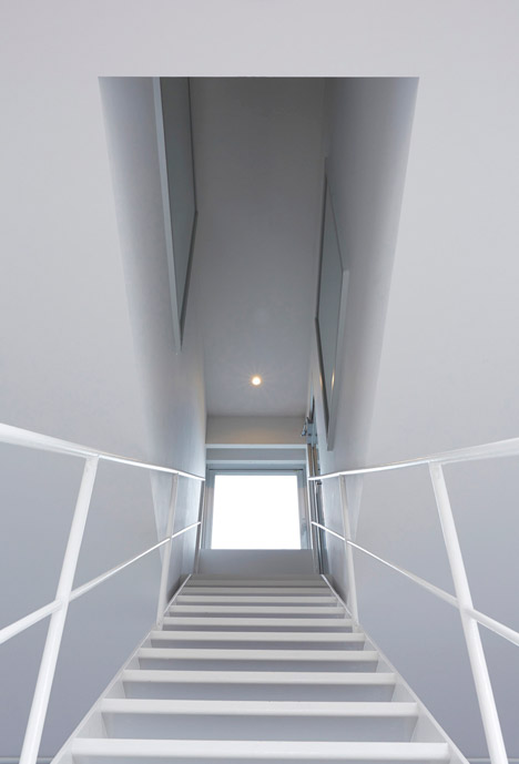 Nagasawa Dental Clinic by Kunihiko Matsuba