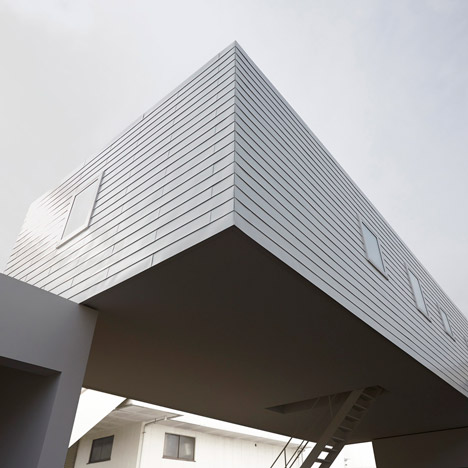Nagasawa Dental Clinic by Kunihiko Matsuba