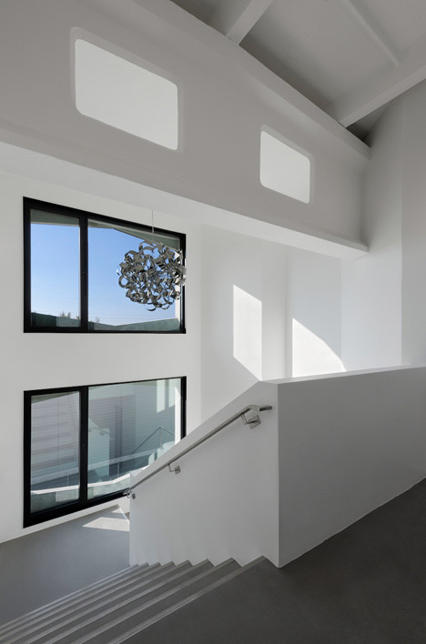 Neutrabuilding by Wurm + Wurm