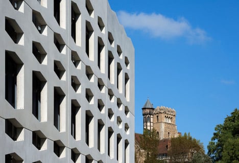 Neutrabuilding by Wurm + Wurm