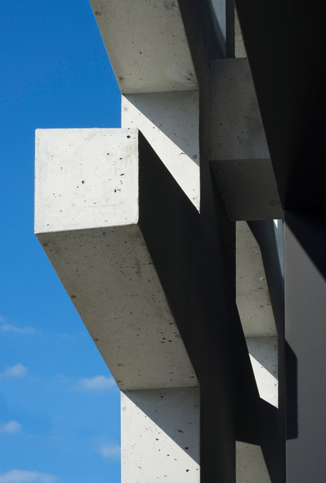 Neutrabuilding by Wurm + Wurm
