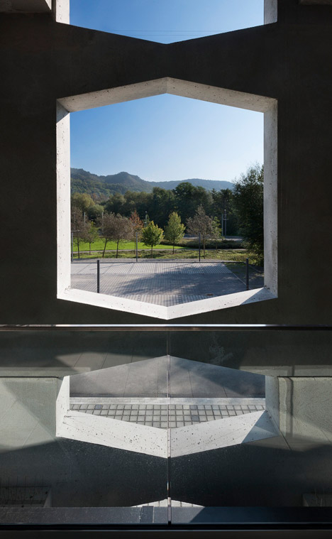 Neutrabuilding by Wurm + Wurm