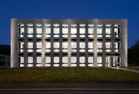 Neutrabuilding by Wurm + Wurm