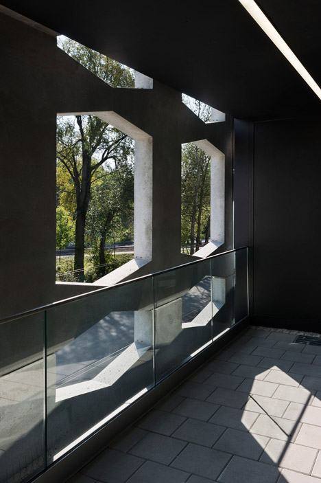 Neutrabuilding by Wurm + Wurm