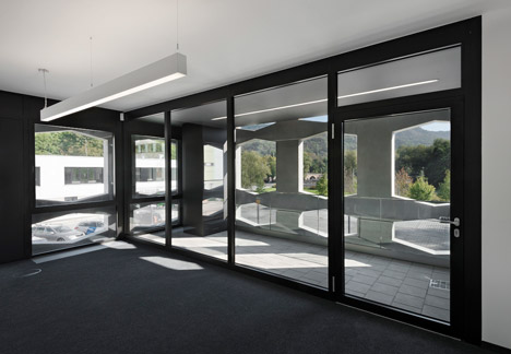 Neutrabuilding by Wurm + Wurm