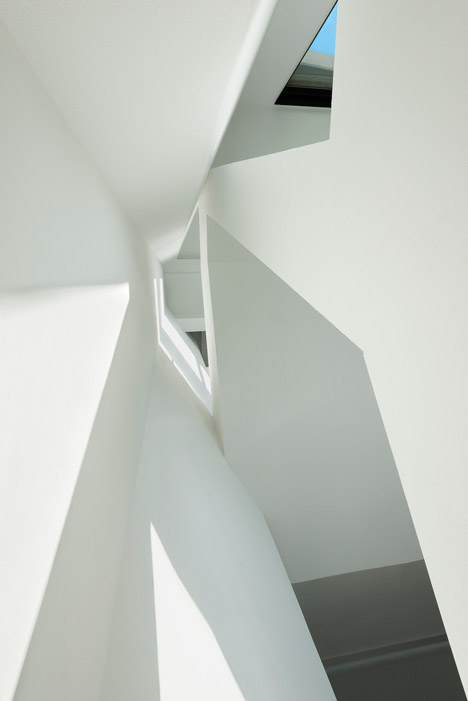 Neutrabuilding by Wurm + Wurm