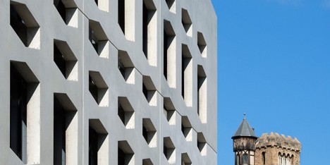 Hexagonal windows pattern the facade of German office building by Wurm + Wurm