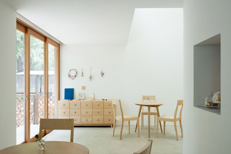 Oeuf by Flat House