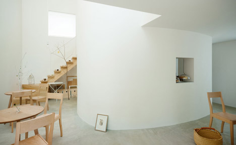 Oeuf by Flat House