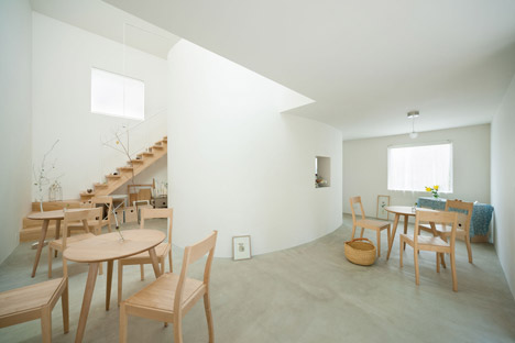 Oeuf by Flat House