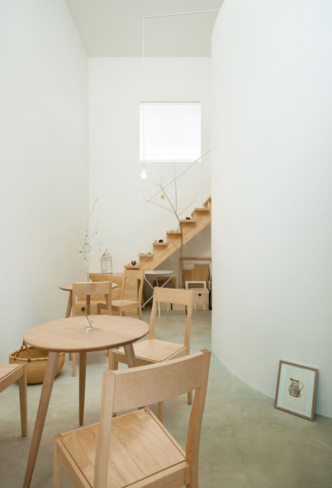 Oeuf by Flat House