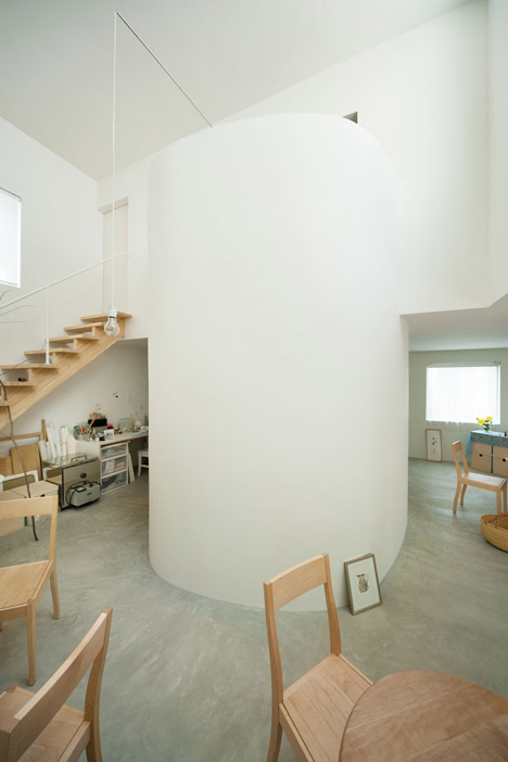 Oeuf by Flat House