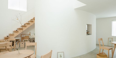 Oeuf by Flat House