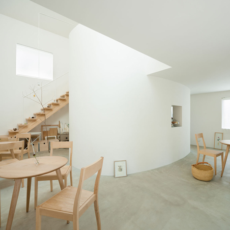 Oeuf by Flat House