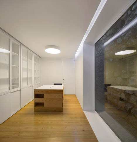 Pombal Castle's Visitor Centre by Comoco Architects