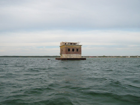 Remodeling an old observation tower by Moko Architects