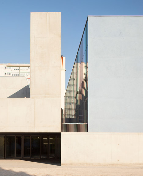 Restructuring and extension of swimming pool in Bagneux by Dominique Coulon et associés