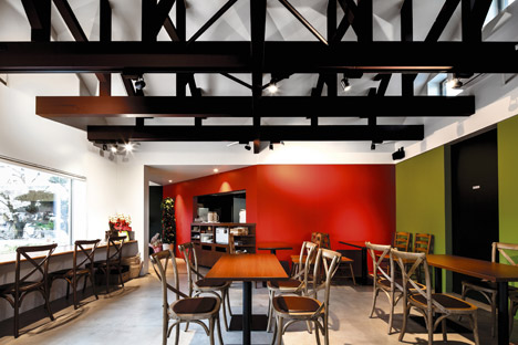 Roadside café by Bandesign