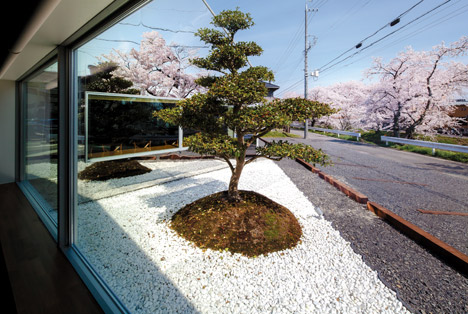 Roadside café by Bandesign