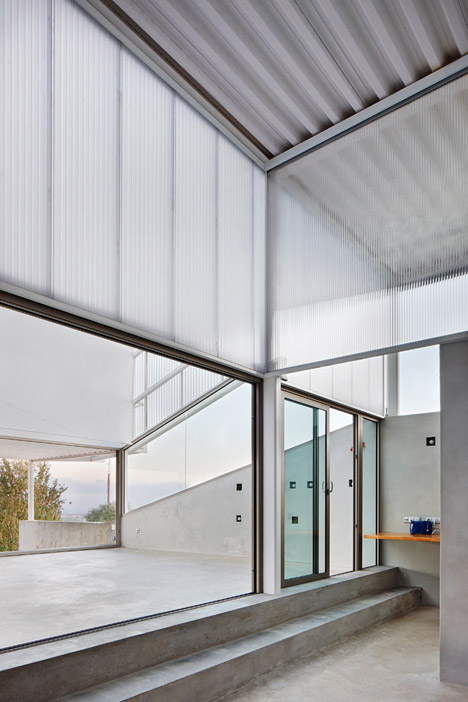 Seasonless House by Casos de Casas